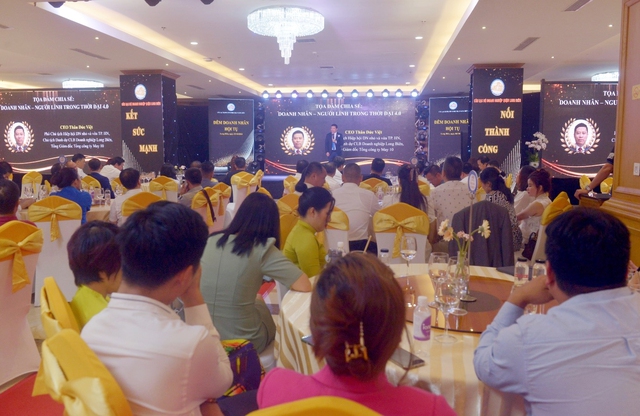 Câu lạc bộ Doanh nghiệp quận Long Biên tổ chức chương trình “Đêm doanh nhân hội tụ” - Ảnh 1.