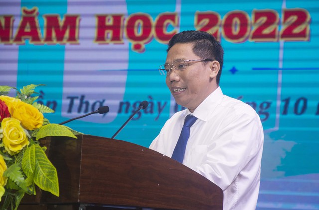 Phó Chủ tịch UBND thành phố Cần Thơ, Nguyễn Thực Hiện phát biểu tại lễ khai giảng năm học mới 2022-2023 của Trường Đại học Nam Cần Thơ.