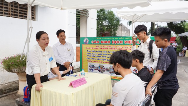 Phú Thọ: Tổ chức sàn giao dịch việc làm tại PCEM  - Ảnh 6.