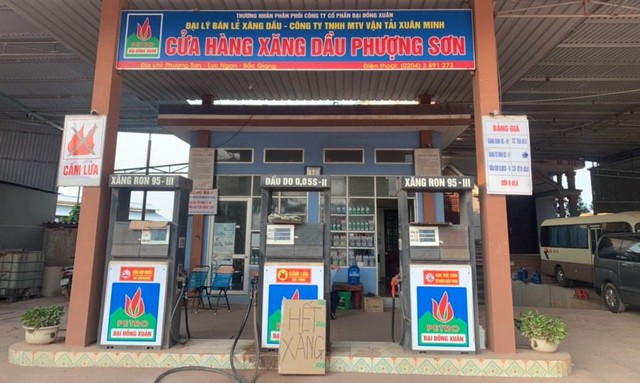 Bắc Giang: Cục QLTT tỉnh Bắc Giang tổ chức giám sát các cửa hàng xăng dầu có dấu hiệu ngừng bán hàng. - Ảnh 1.