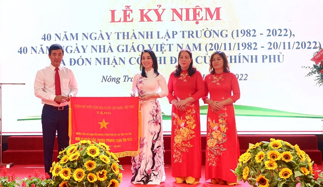 Phú Thọ: Trường Tiểu học Đinh Tiên Hoàng kỷ niệm 40 năm ngày thành lập và đón nhận Cờ  thi đua của Thủ tướng Chính phủ - Ảnh 1.