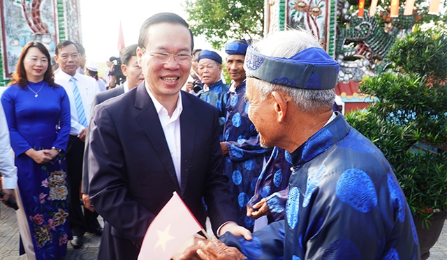 Thường trực Ban Bí thư Võ Văn Thưởng chung vui Ngày hội đại đoàn kết tại tỉnh Thừa Thiên Huế - Ảnh 1.
