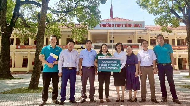 Thanh Hóa: BIDV Chi nhánh Lam Sơn trao Quỹ Khuyến học hơn 120 triệu đồng cho các trường - Ảnh 3.