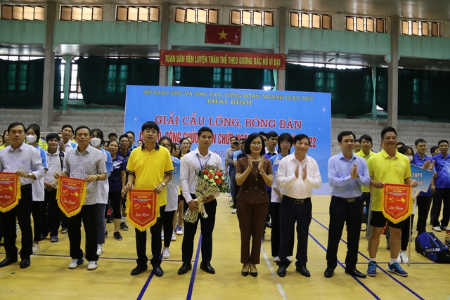 Thái Bình: Hơn 500 cán bộ, đoàn viên nhà giáo tham gia giải cầu lông, bóng bàn ngành giáo dục - Ảnh 2.