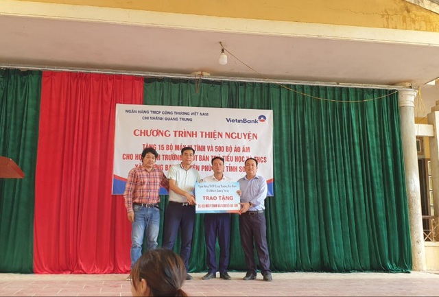 ViettinBank Quang Trung trao tặng yêu thương cho trẻ em nghèo Mường Bang Sơn La - Ảnh 1.