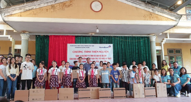 ViettinBank Quang Trung trao tặng yêu thương cho trẻ em nghèo Mường Bang Sơn La - Ảnh 3.