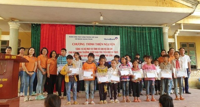 ViettinBank Quang Trung trao tặng yêu thương cho trẻ em nghèo Mường Bang Sơn La - Ảnh 4.