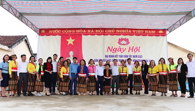 Nghệ An: Phó Chủ tịch UBND tỉnh dự Ngày hội Đại đoàn kết cùng bà con  - Ảnh 3.