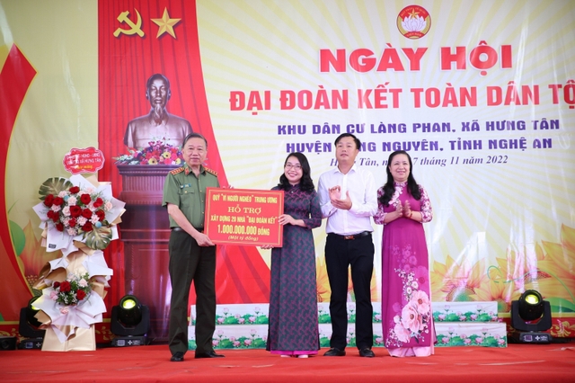 Bộ trưởng Tô Lâm dự Ngày hội Đại đoàn kết toàn dân tộc tại tỉnh Nghệ An - Ảnh 4.
