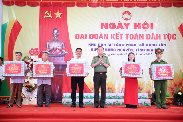 Bộ trưởng Tô Lâm dự Ngày hội Đại đoàn kết toàn dân tộc tại tỉnh Nghệ An - Ảnh 5.
