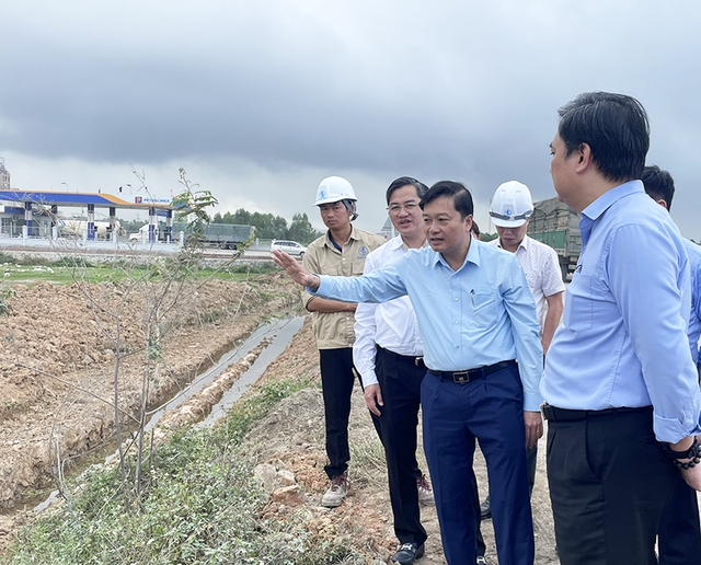 Nghệ An: Bộ trưởng Bộ Giao thông vận tải kiểm tra hiện trường Dự án đường cao tốc Bắc – Nam - Ảnh 3.