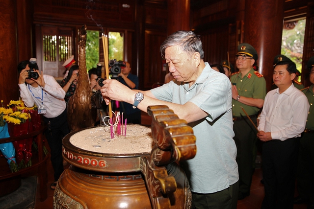 Bộ trưởng Tô Lâm dự Ngày hội Đại đoàn kết toàn dân tộc tại tỉnh Nghệ An - Ảnh 1.