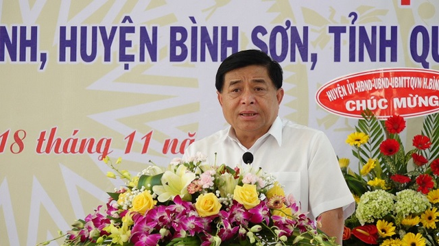 Bộ trưởng Nguyễn Chí Dũng dự Ngày hội Đại đoàn kết toàn dân tộc tại huyện Bình Sơn - Ảnh 1.