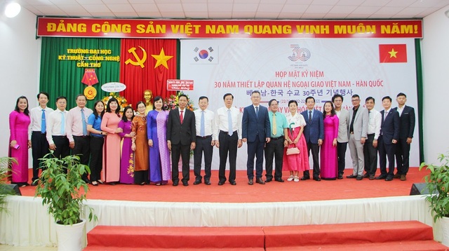 Cần Thơ: Họp mặt kỷ niệm 30 năm thiết lập quan hệ ngoại giao Việt Nam - Hàn Quốc - Ảnh 2.