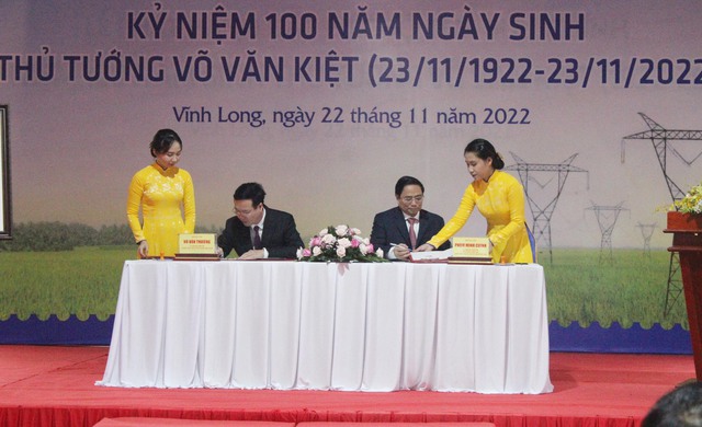 Thủ tướng Chính phủ Phạm Minh Chính dâng hương tại Khu tưởng niệm cố Thủ tướng Võ Văn Kiệt - Ảnh 4.