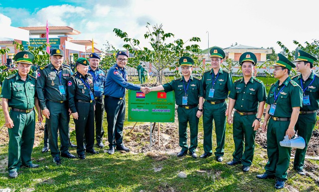 Kiên Giang: Giao lưu hữu nghị giữa sĩ quan trẻ BĐBP Việt Nam - Campuchia lần thứ nhất - Ảnh 3.