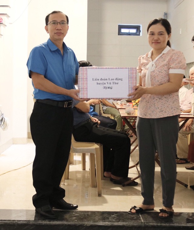 Thái Bình: Hỗ trợ cô giáo 40 triệu đồng xây nhà mái ấm - Ảnh 2.
