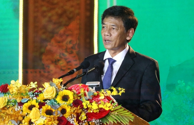 Ông Lâm Văn Mẫn - Ủy viên Trung ương Đảng, Bí thư Tỉnh ủy Sóc Trăng phát biểu đáp từ.