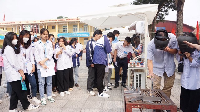 Pcem tham gia sàn giao dihcj việc làm tại Hạ Hòa - Phú Thọ - Ảnh 4.