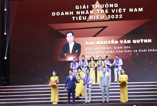 Thanh Hóa: 3 doanh nhân trẻ được vinh danh tại lễ trao Giải thưởng Sao Đỏ 2022 - Ảnh 2.