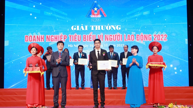 Bắc Giang: Công ty TNHH Crystal Martin Việt Nam luôn chú trọng chăm lo đời sống NLĐ - Ảnh 1.