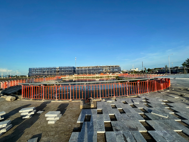 Hồ trung tâm dự án TNR Stars Đông Hải với dãy Shophouse hoàn thiện là điểm nhấn cảnh quan thu hút đầu tư cho toàn khu vực.