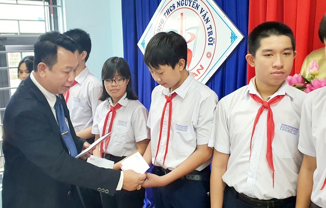 Trao học bổng Nguyễn Văn Trỗi cho học sinh nghèo đạt thành tích học tập giỏi - Ảnh 5.