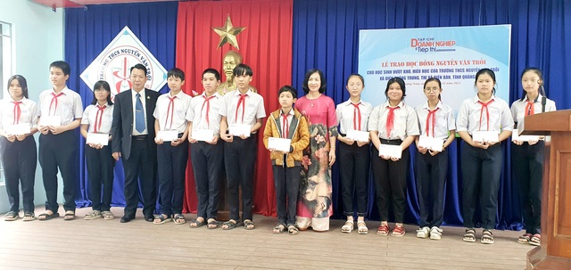 Trao học bổng Nguyễn Văn Trỗi cho học sinh nghèo đạt thành tích học tập giỏi - Ảnh 6.