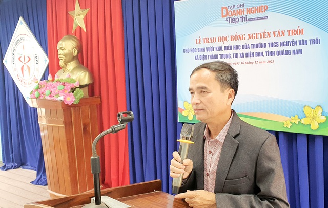 Trao học bổng Nguyễn Văn Trỗi cho học sinh nghèo đạt thành tích học tập giỏi - Ảnh 8.