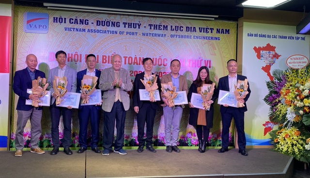Cảng – Đường thủy – Thềm lục địa Việt Nam kỉ niệm 35 năm ngày thành lập - Ảnh 7. Cảng – Đường thủy – Thềm lục địa Việt Nam kỉ niệm 35 năm ngày thành lập - Ảnh 7.