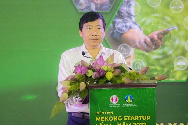 Ông Phạm Thiện Nghĩa, Chủ tịch UBND tỉnh Đồng Tháp phát biểu khai mạc Talkshow với chủ đề: &quot;kinh doanh và thu hút đầu tư hiệu quả đầu tư&quot;.
