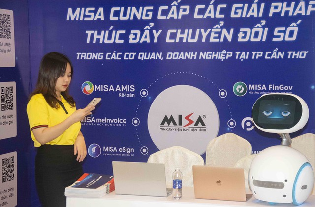 Gian hàng trưng bày của MISA cung cấp các giải pháp thúc đẩy chuyển đổi số trong cơ quan, doanh nghiệp tại TP Cần Thơ.
