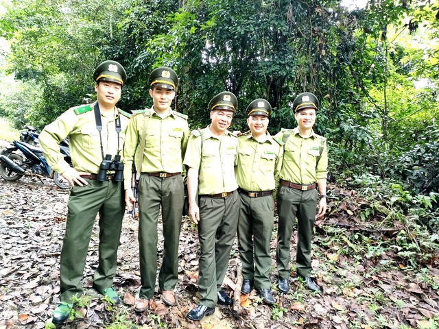 Nỗ lực quên mình giữ “lá phổi xanh” cho vùng cao biên giới - Ảnh 1. Nỗ lực quên mình giữ “lá phổi xanh” cho vùng cao biên giới - Ảnh 1.