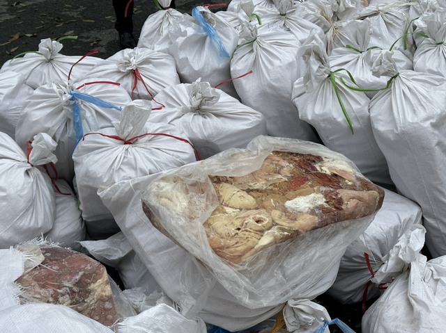 Hà Tĩnh: Lực lượng Công an liên tiếp bắt giữ hơn 3 tấn hàng hoá thực phẩm bẩn - Ảnh 3.