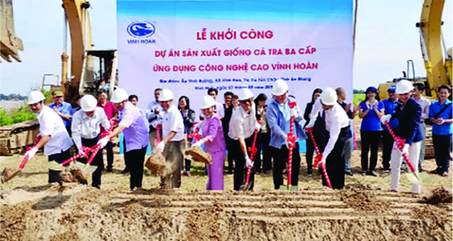 Lãnh đạo tỉnh An Giang tham dự lễ khởi công dự án sản xuất giống cá tra 3 cấp ứng dụng công nghệ cao Vĩnh Hoàn.