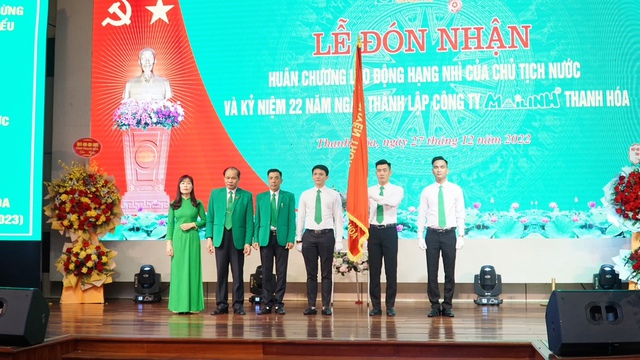 Công ty Mai Linh Thanh Hóa: Tổ chức Lễ đón nhận HCLĐ hạng Nhì của Chủ tịch nước và kỷ niệm 22 năm ngày thành lập - Ảnh 1.