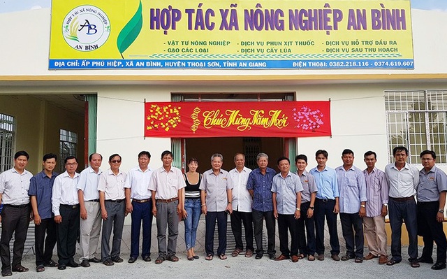Lãnh đạo UBND tỉnh An Giang và Tập đoàn Lộc Trời thăm và làm việc với HTX An Bình.