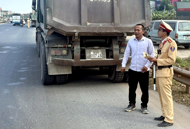 CSGT Công an tỉnh Bắc Giang: Đảm bảo giao thông thông suốt là điều kiện tốt để thúc đẩy phát triển kinh tế - xã hội. - Ảnh 1.