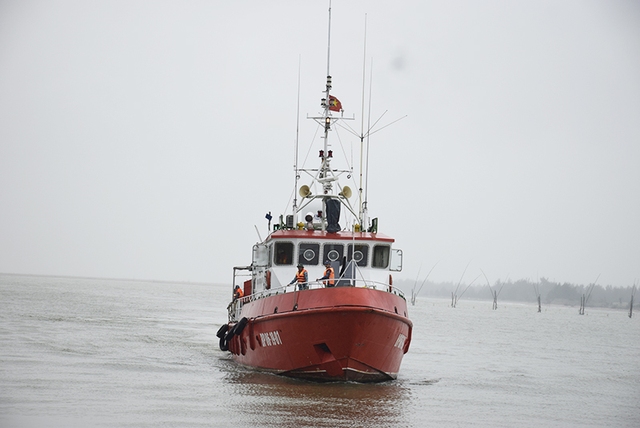 Nghệ An: Lãnh đạo tỉnh thăm hỏi, động viên ngư dân gặp nạn trên biển - Ảnh 1.