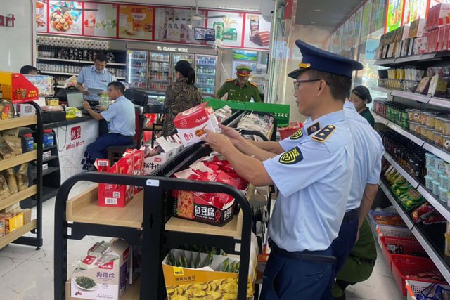 Bắc Giang: Đẩy mạnh chống buôn lậu, gian lận thương mại và hàng giả dịp Tết - Ảnh 1.