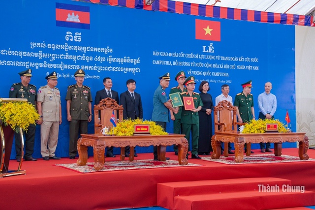 Lễ bàn giao được tổ chức tại Khu vực X16, huyện Lộc Ninh, tỉnh Bình Phước - nơi ghi dấu lịch sử về hành trình cứu nước của Thủ tướng Campuchia Hun Sen và các chiến sĩ Đoàn 125
