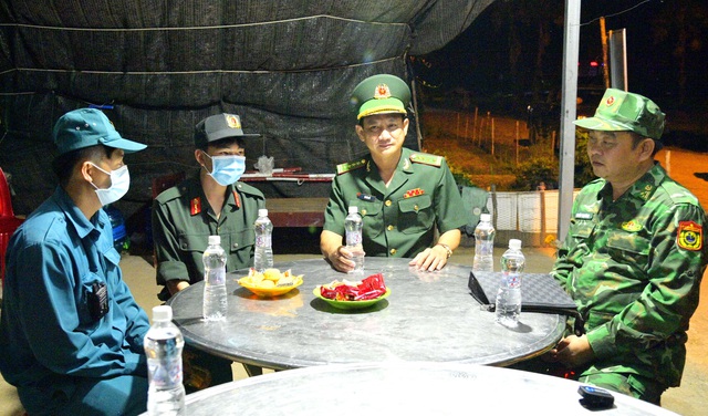Đại tá Võ Văn Sử, Chỉ huy trưởng Bộ đội Biên phòng tỉnh Kiên Giang thăm, động viên tinh thần cán bộ, chiến sĩ ứng trực tết trên biên giới, biển, đảo…