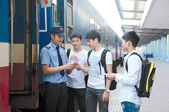 Đường sắt giảm giá vé tàu thêm 20% cho học sinh, sinh viên sau kỳ nghỉ Tết - Ảnh 1.