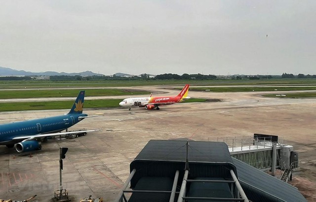 Sân bay Tân Sơn Nhất, Nội Bài sửa đường băng, khuyến nghị hành khách chú ý lịch bay - Ảnh 1.