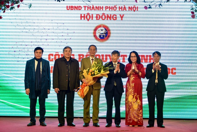 Hội Đông y TP Hà Nội kỷ niệm Ngày thầy thuốc Việt Nam   và phát động phong trào thi đua năm 2022 - Ảnh 3.
