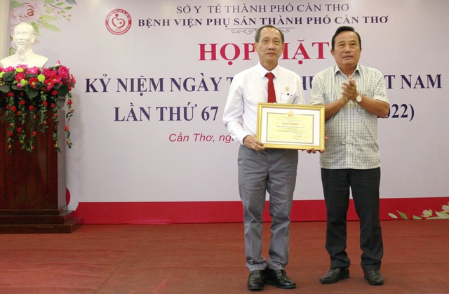 Bệnh viện Phụ sản TP Cần Thơ vinh dự nhận được Bằng khen Tập thể có thành tích xuất sắc trong phong trào thi đua năm 2021 của UBND thành phố Cần Thơ.