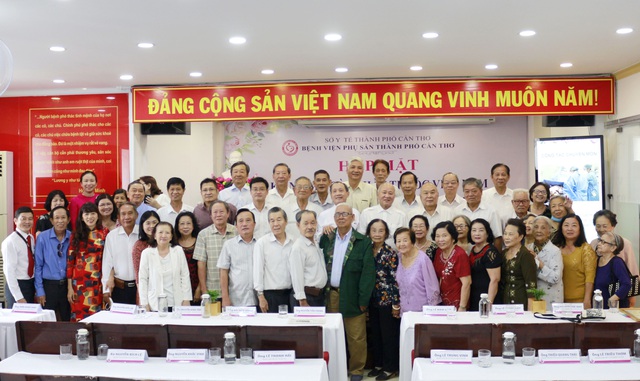 Hình ảnh lưu niệm tại buổi họp mặt nhân dịp kỷ niệm 67 năm ngày Thầy thuốc Việt Nam (27/02/1955 - 27/02/2022).