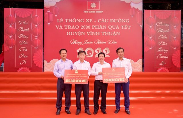 Công ty Cổ phần Đầu tư Phú Cường Kiên Giang cùng Công ty Cổ phần chế biến thuỷ sản xuất nhập khẩu Kiên Cường trao tặng 2.000 phần quà Tết cho các gia đình khó khăn trên địa bàn huyện Vĩnh Thuận, mỗi phần quà 500.000 đồng tiền mặt.