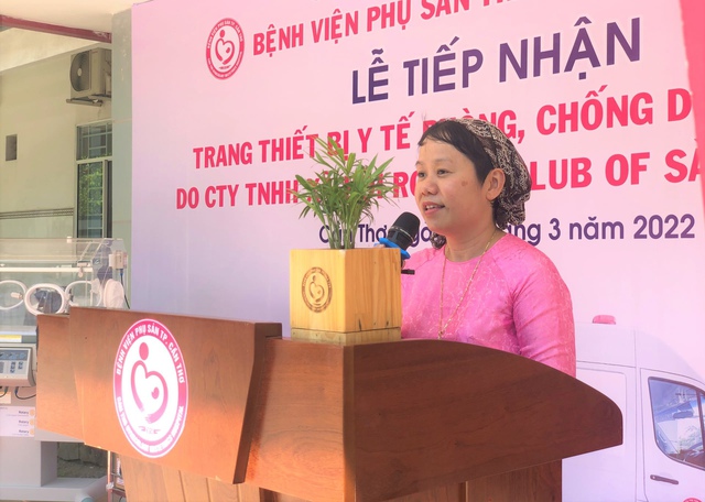 Bà Nguyễn Thị Kiều Vương - Chủ tịch Công ty TNHH Xã hội Rotary Club of Saigon phát biểu tại Lễ tiếp nhận.