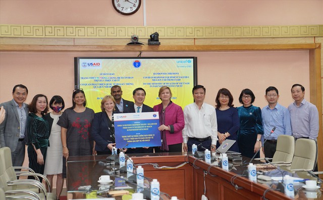 USAID và UNICEF hỗ trợ Việt Nam vật tư phòng, chống COVID-19 trị giá 1 triệu USD - Ảnh 1.